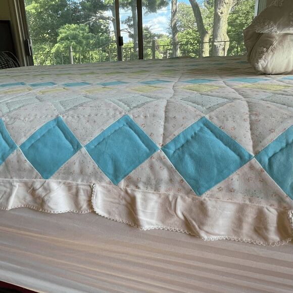 Vintage Hand Stitched Quilt 87x69 Retro Patchwork Diamond Baby Washcloth Ruffle - Picture 2 of 8